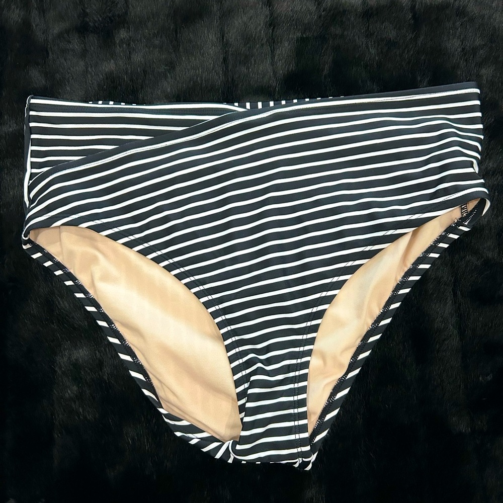 Kona Sol Black and White Striped Bikini Bottom. Sz L . Crossover waist detail.